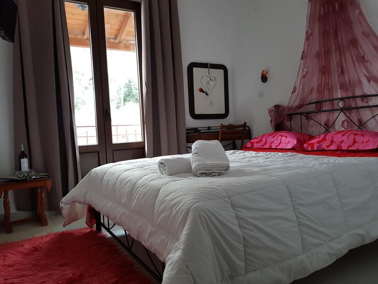 Petra & Elato Art Hotel Valtessiniko Bagian luar foto